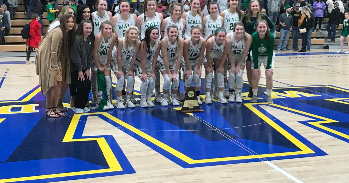No. 1 Wall Lady Hawks Dominate No. 3 Idalou to Book Ticket to State